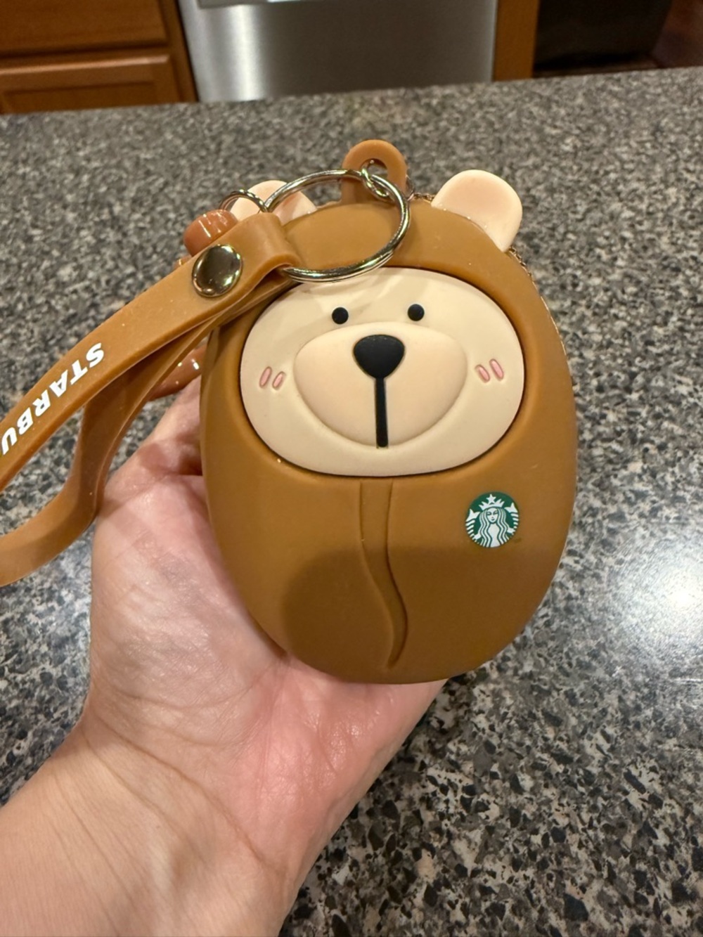 China Starbucks Summer Silicon Cute Bear
/Strawberry Keychain Coin/Earphone Bag - Picture 4 of 12